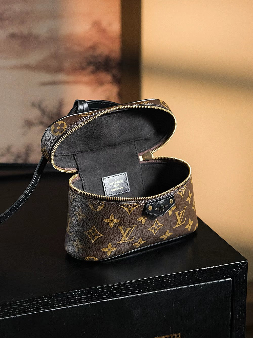 VANITY CHAIN POUCH