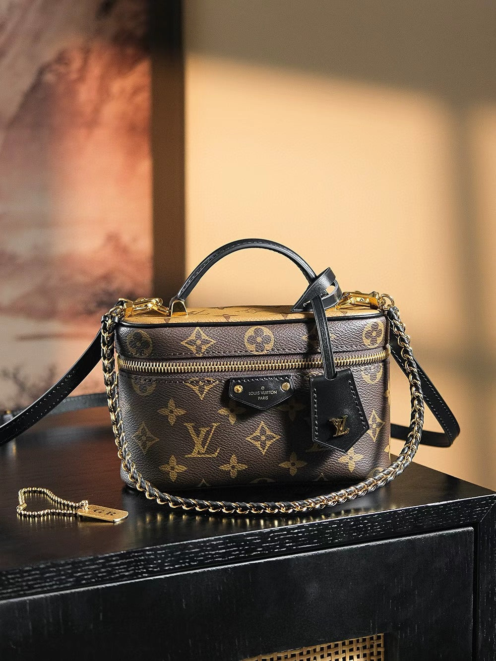VANITY CHAIN POUCH