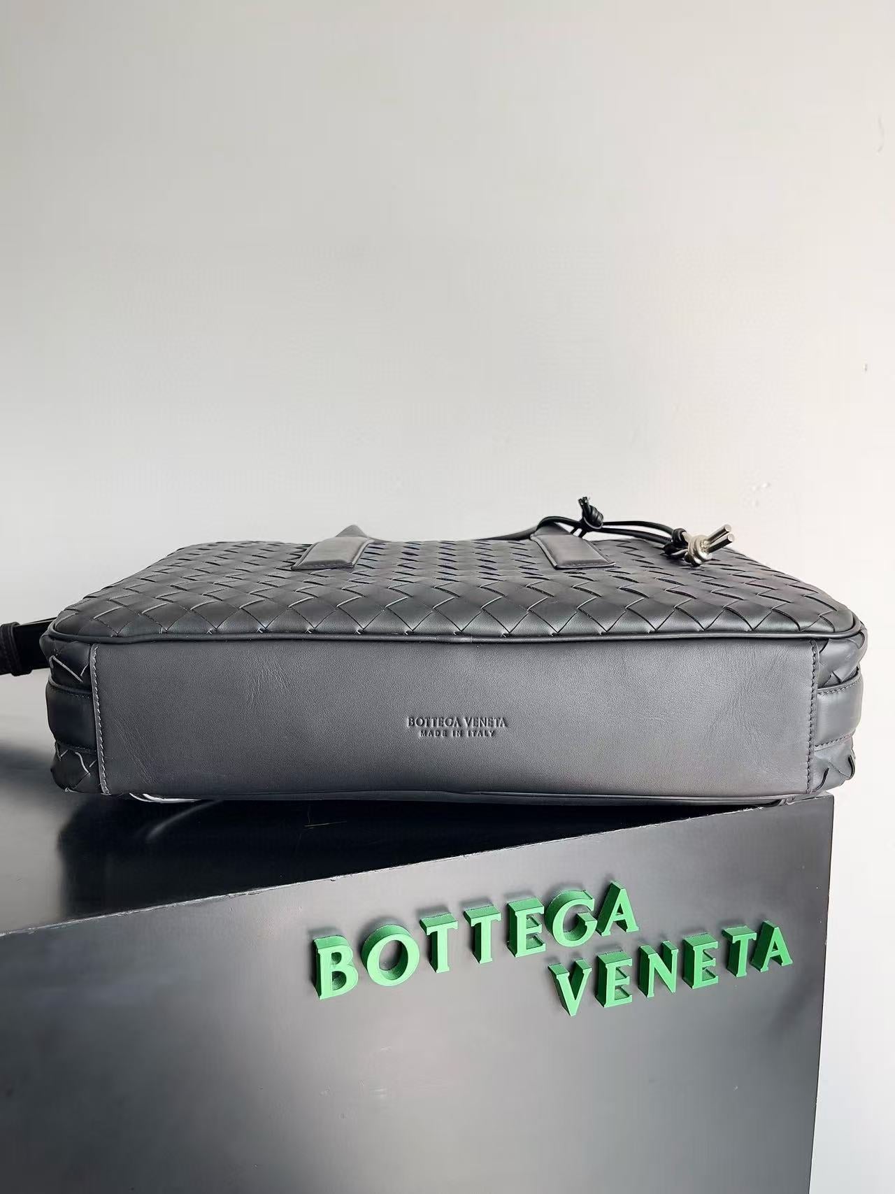 VENETA LARGE GETAWAY