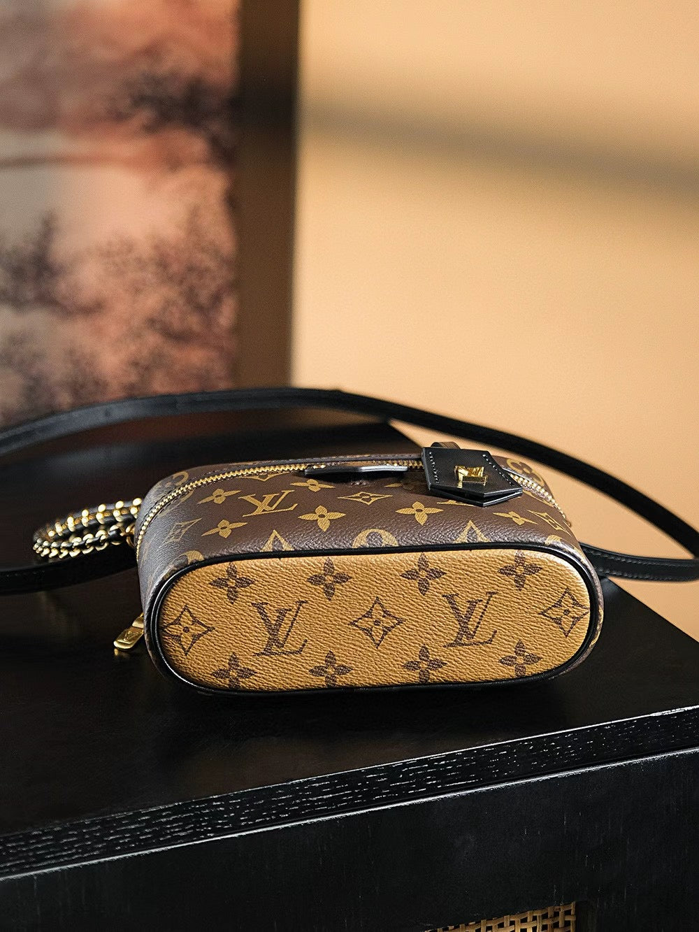 VANITY CHAIN POUCH