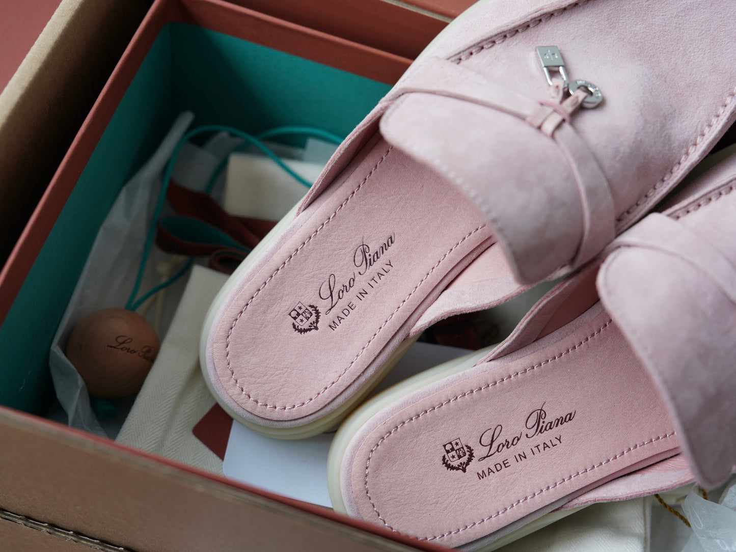 LORO SUMMER CHARM
