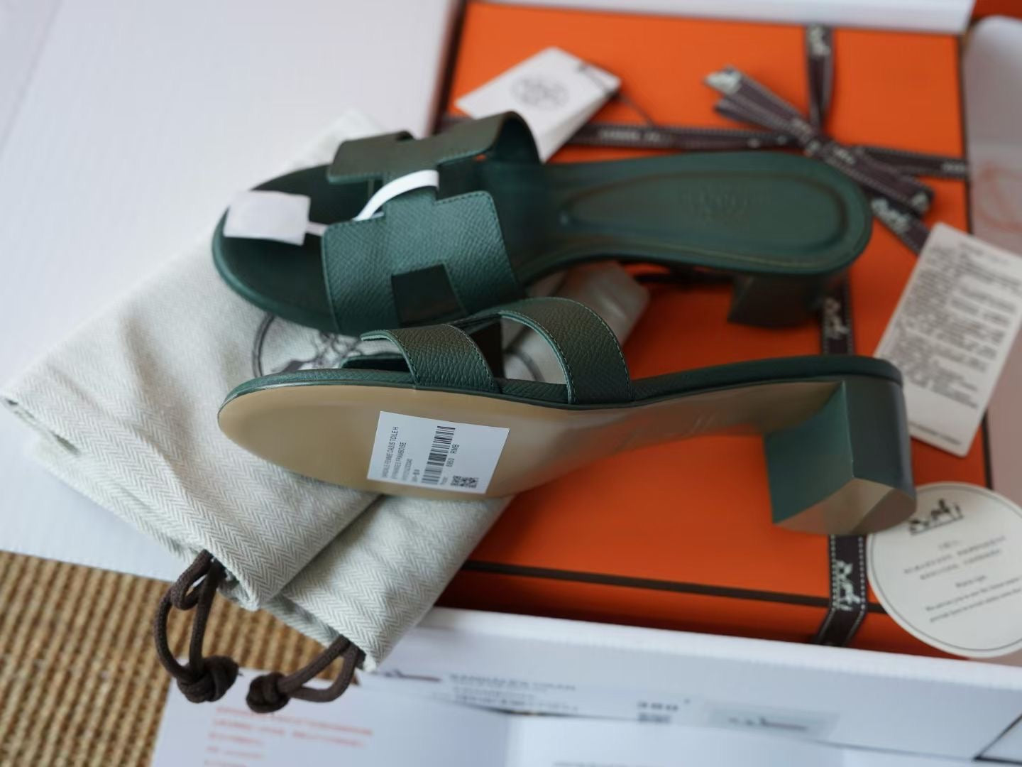 OASIS SANDAL