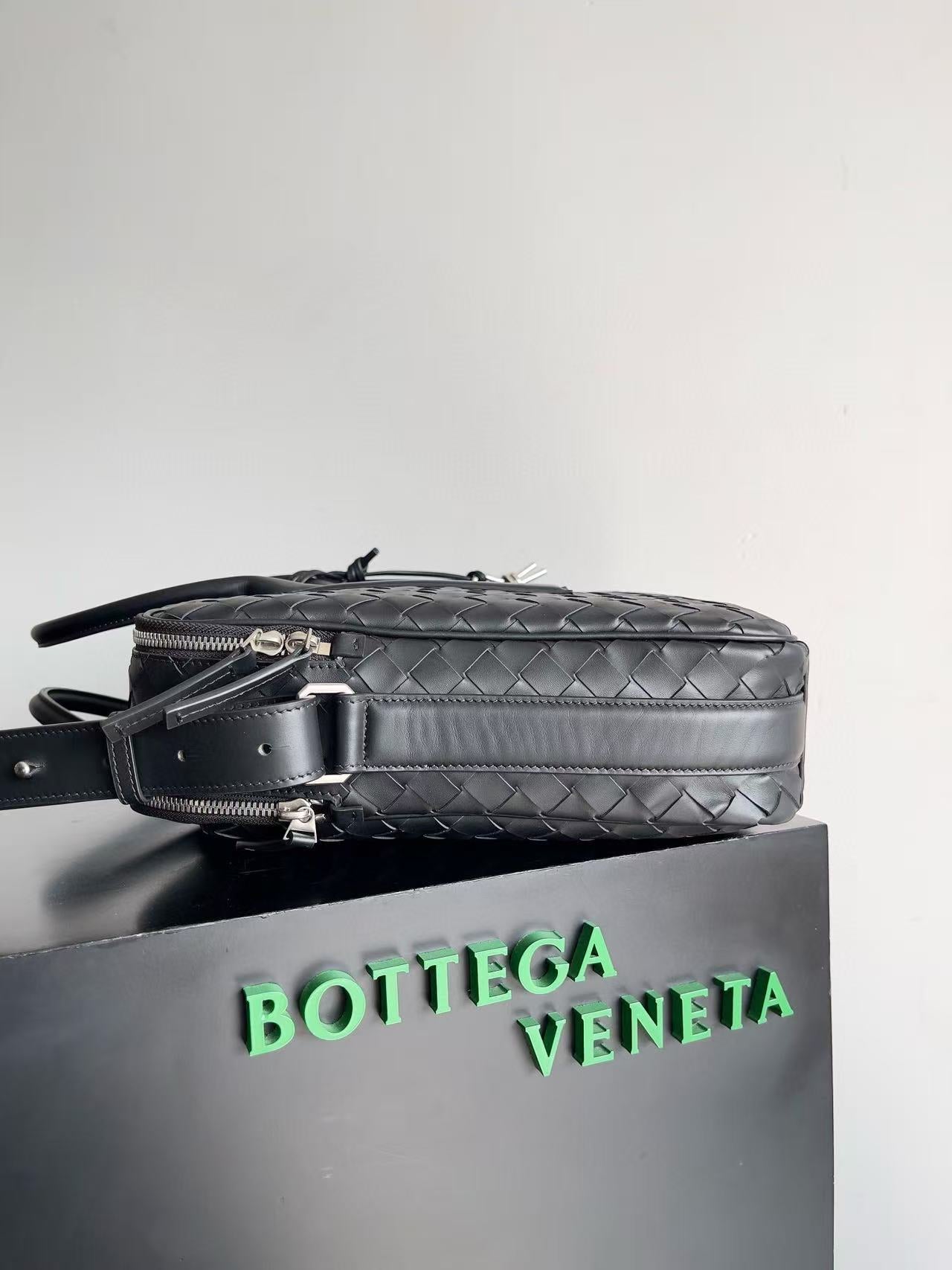 VENETA LARGE GETAWAY