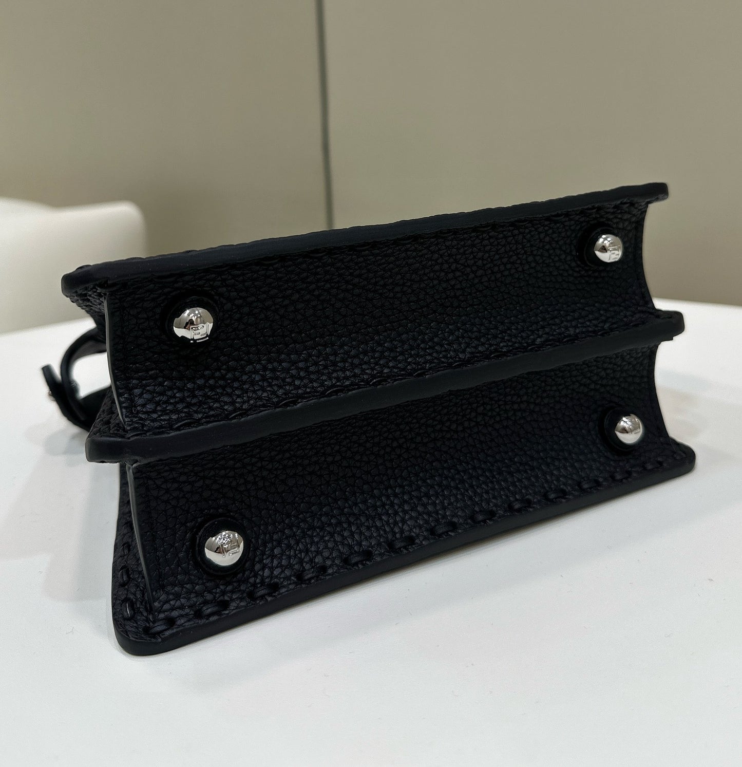 PEEKABOO ISEEU LEATHER 20
