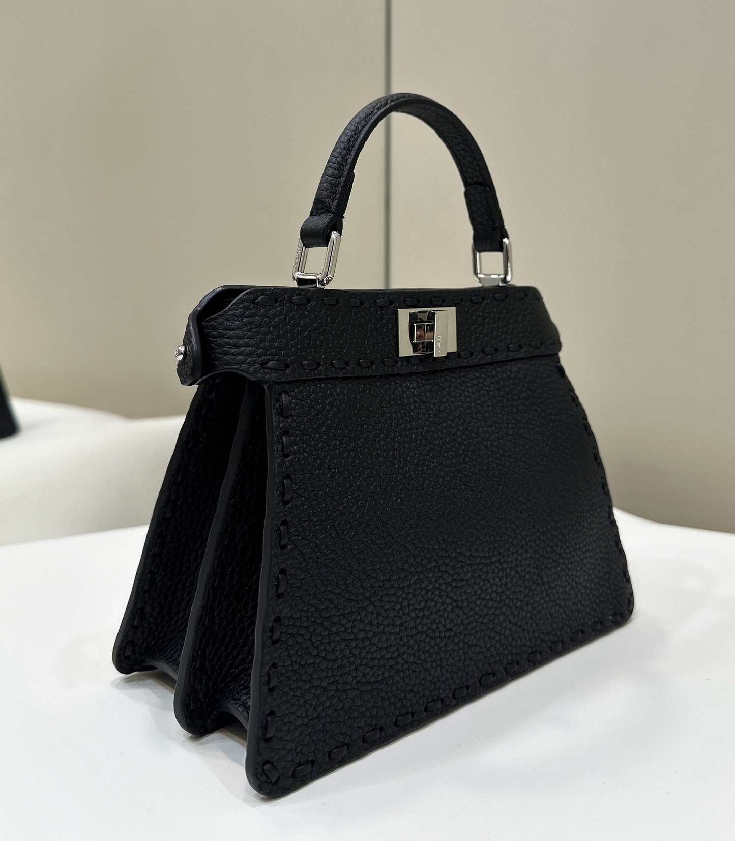 PEEKABOO ISEEU LEATHER 20