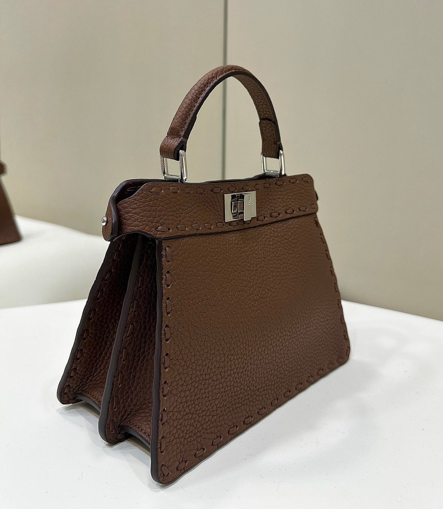 PEEKABOO ISEEU LEATHER 20