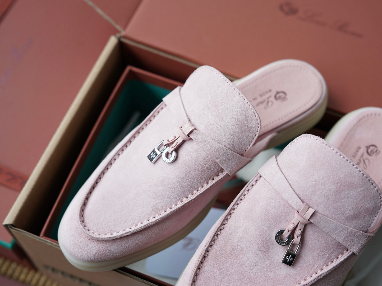LORO SUMMER CHARM