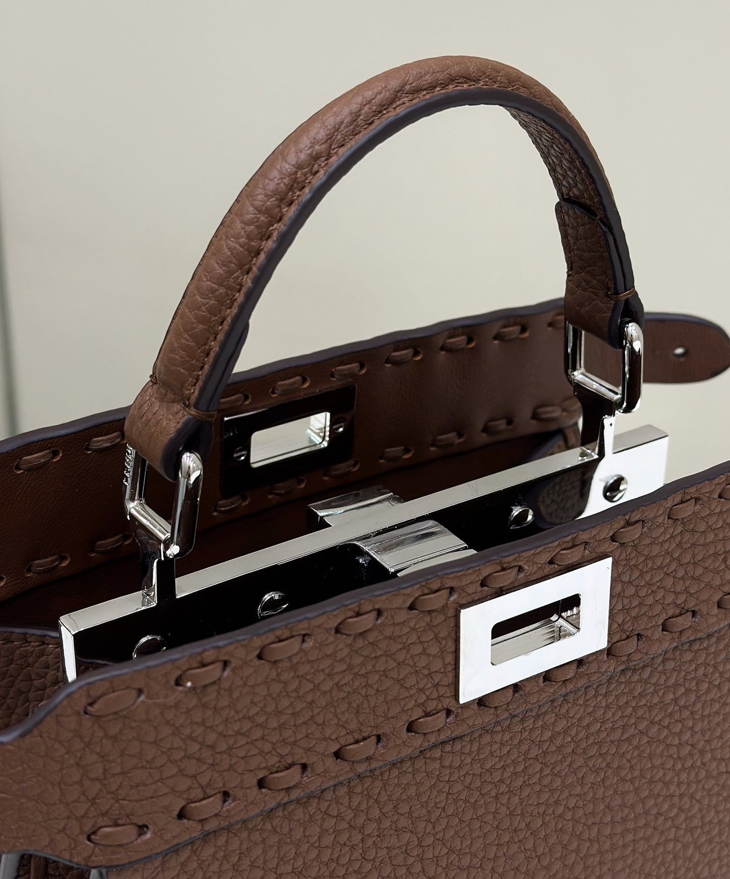 PEEKABOO ISEEU LEATHER 20