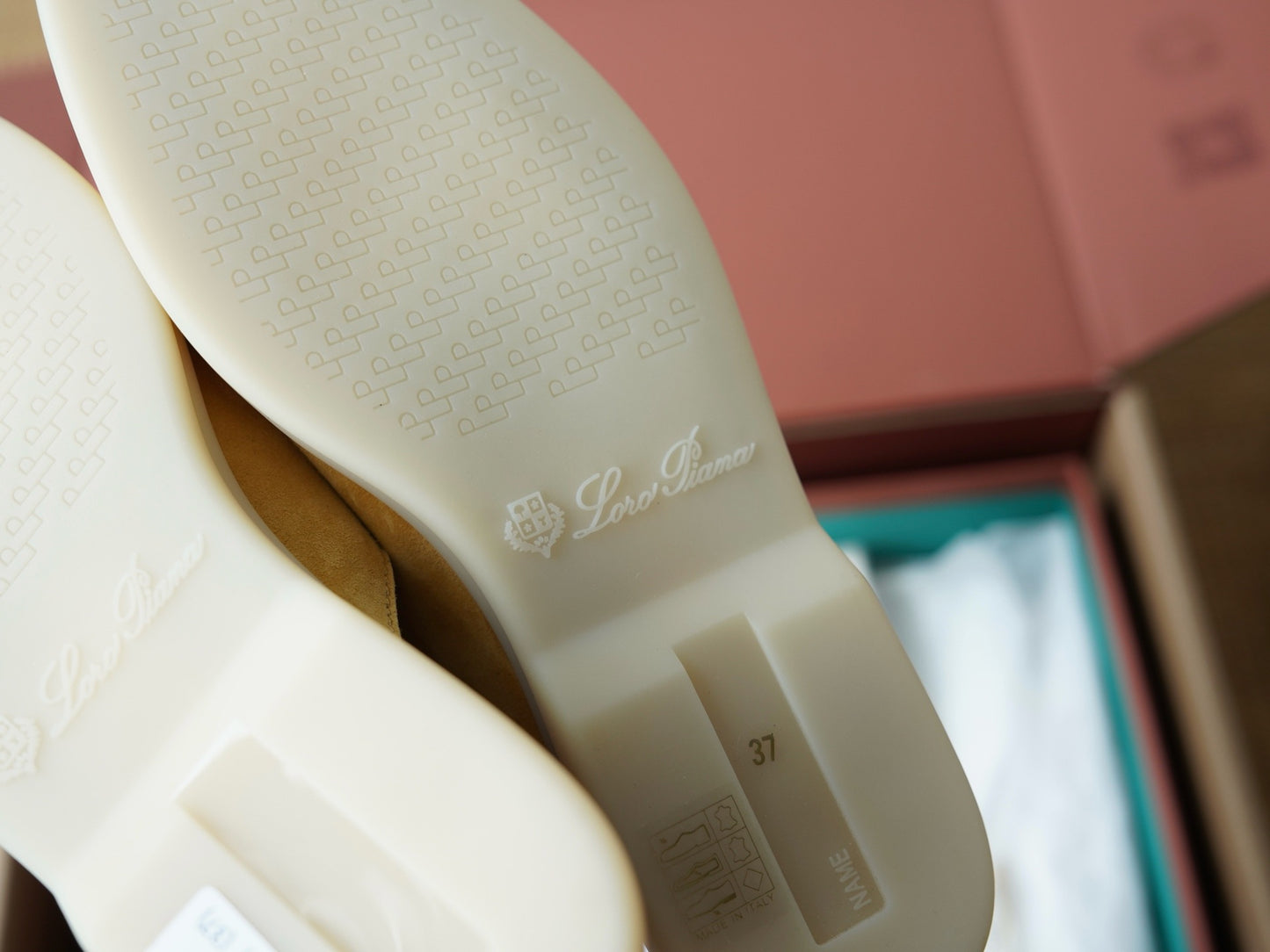 LORO SUMMER CHARM