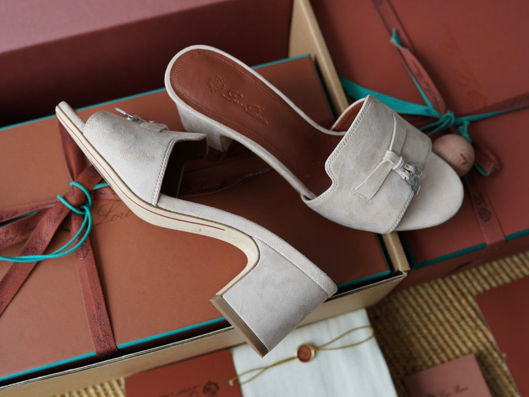 LORO SUMMER CHARMS SANDAL HEELED