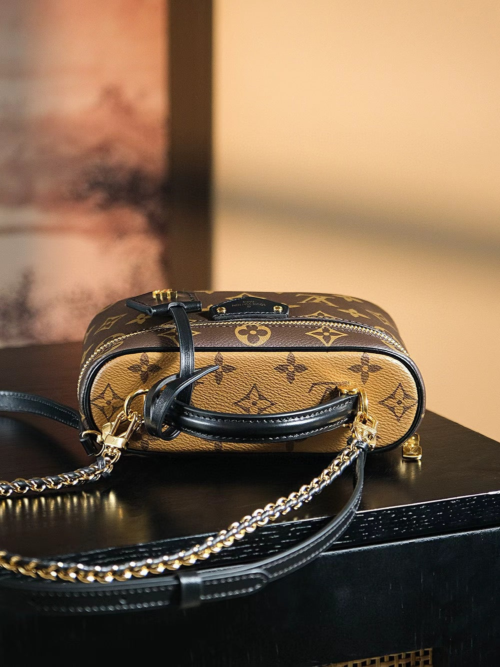 VANITY CHAIN POUCH