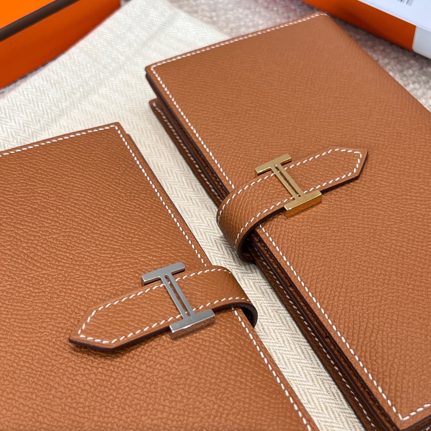 WALLET GOLD COLOR