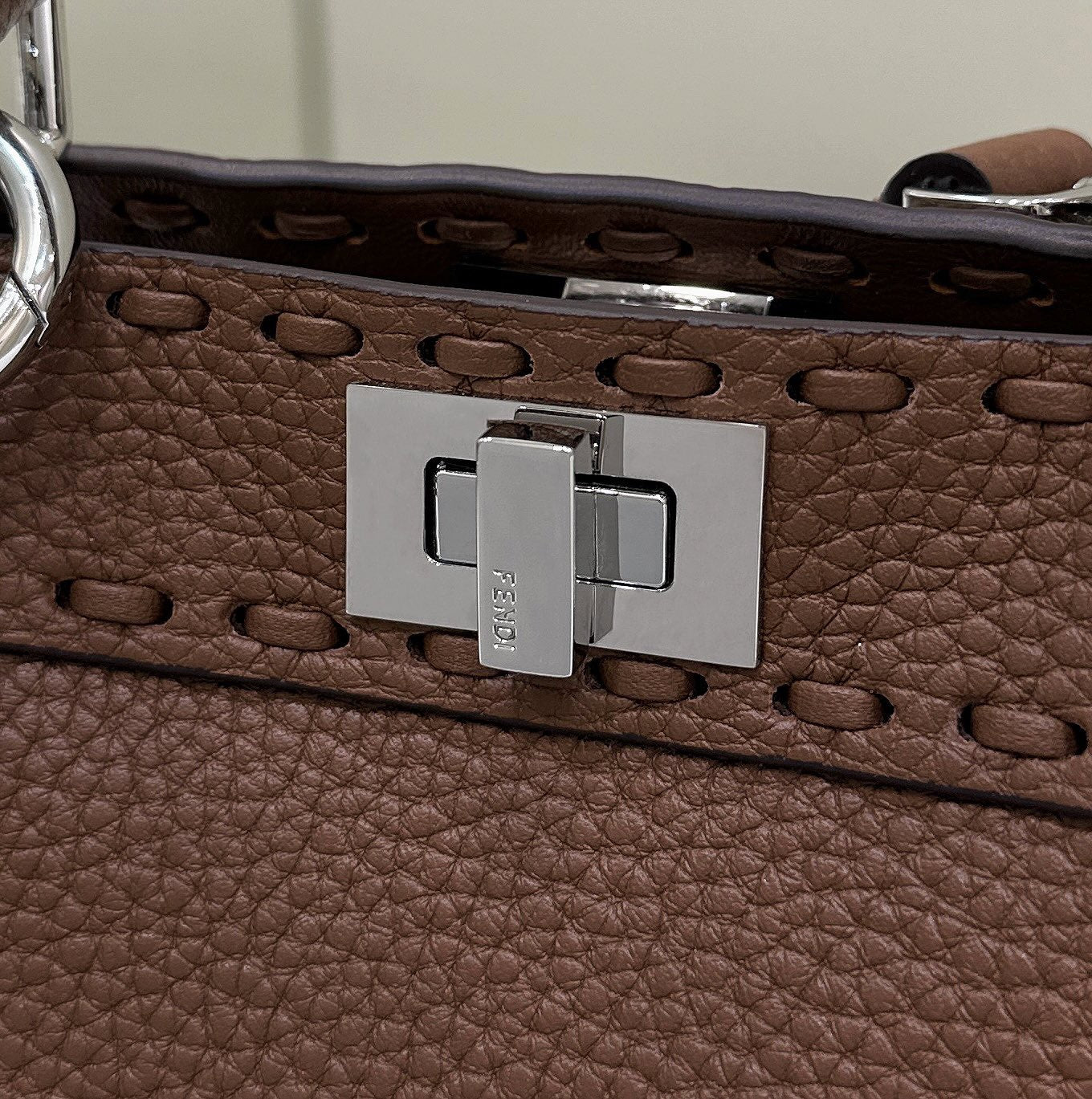 PEEKABOO ISEEU LEATHER 20