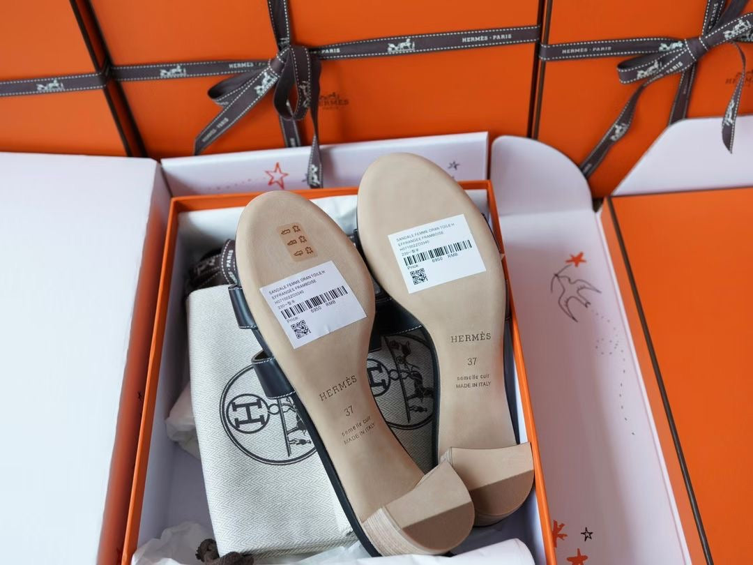 OASIS SANDAL