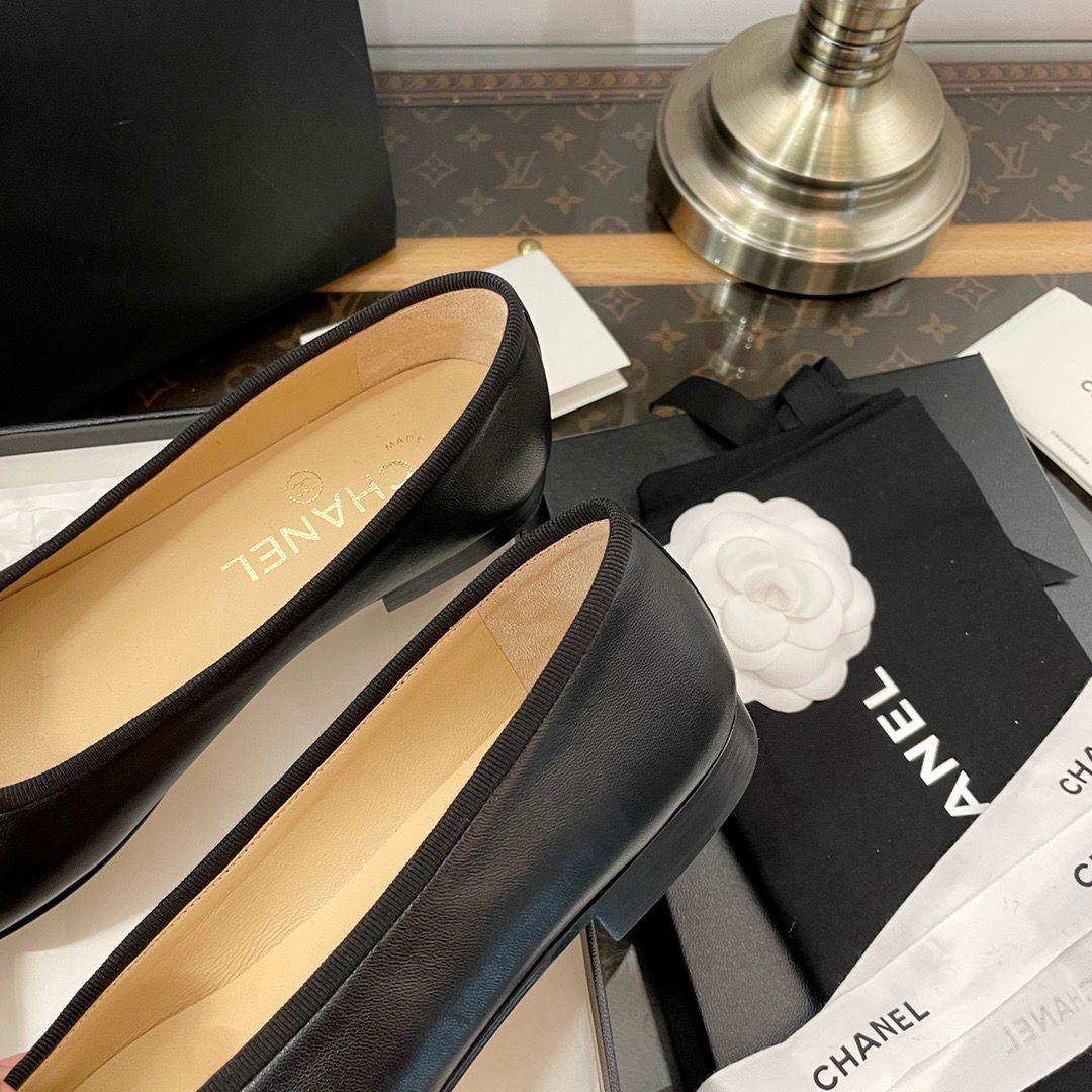 Ch ballerina shiny black