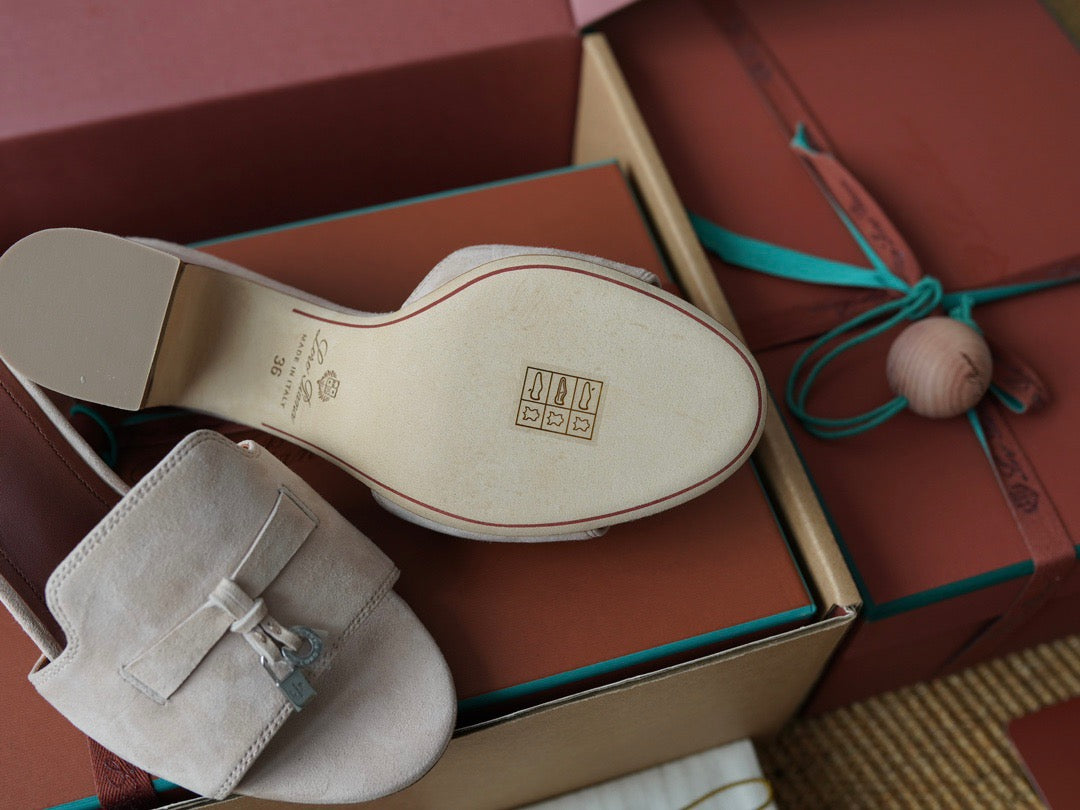 LORO SUMMER CHARMS SANDAL HEELED