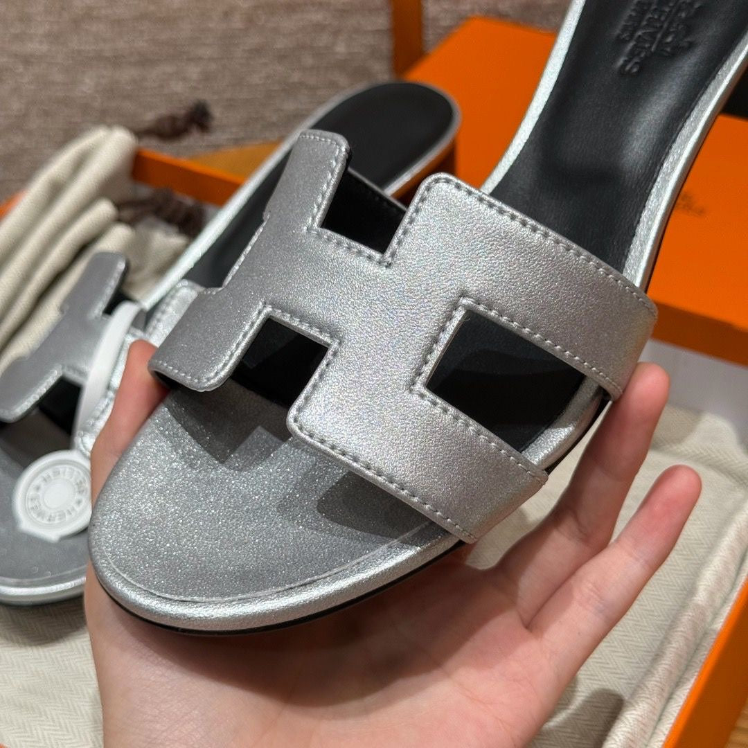 OASIS SANDAL