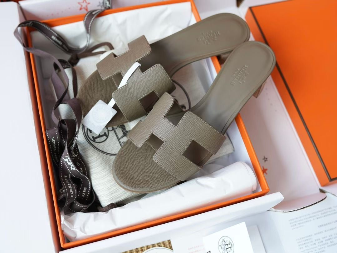 OASIS SANDAL