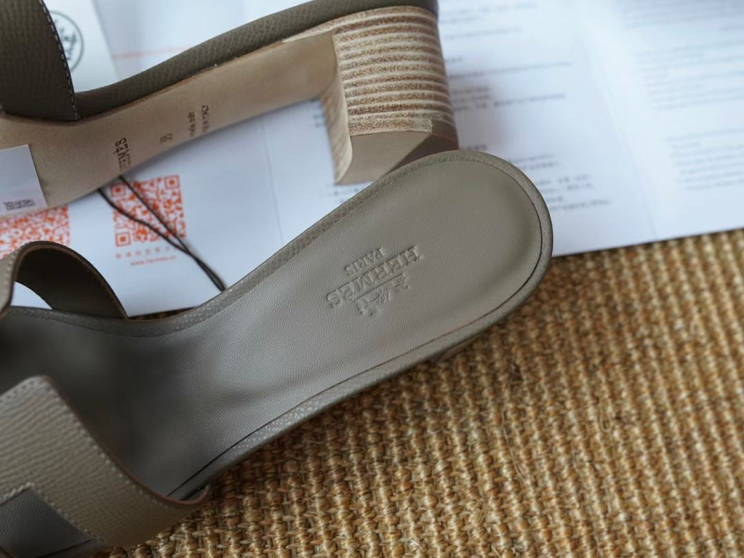 OASIS SANDAL