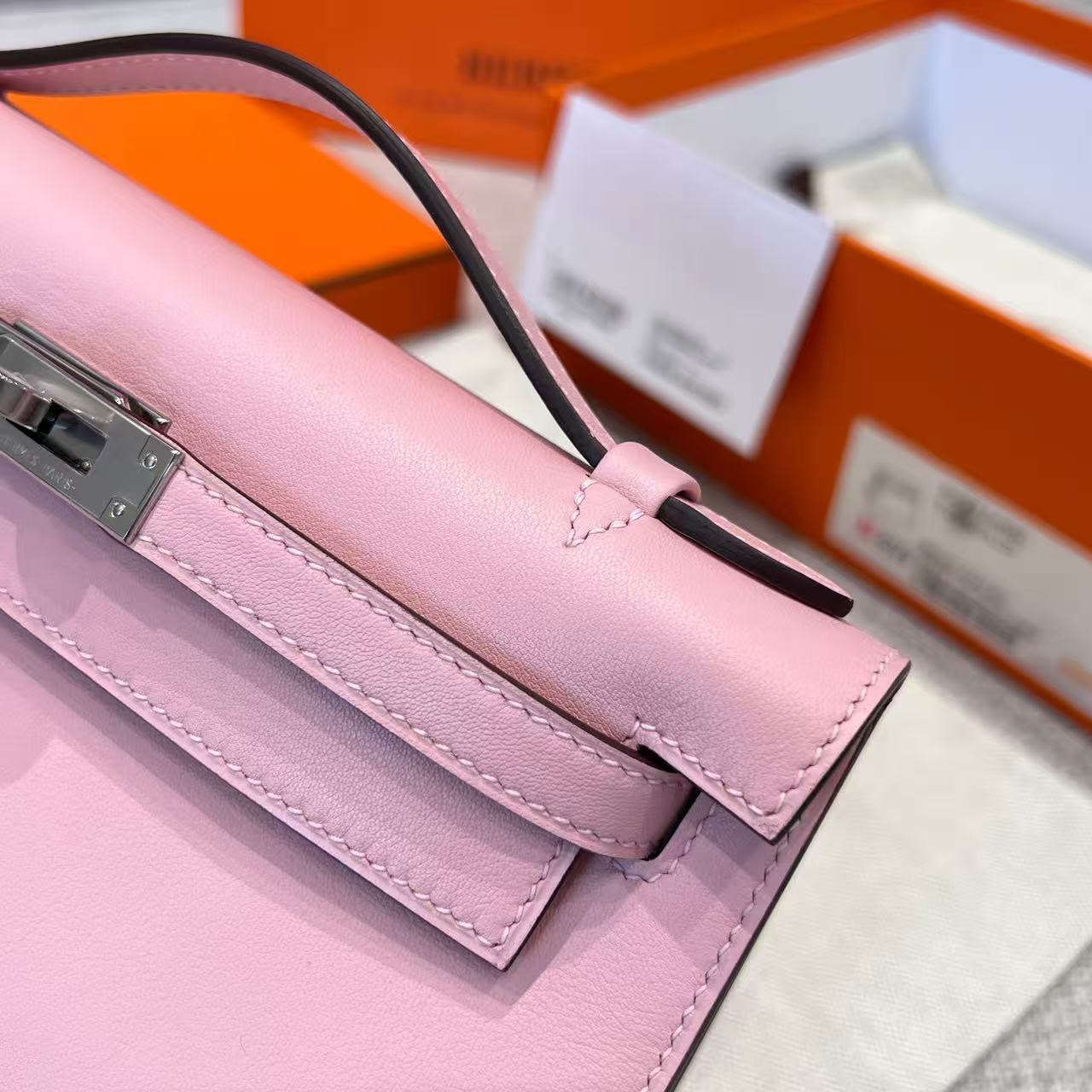 𝐊𝐞𝐥𝐥𝐲 𝐏𝐨𝐜𝐡𝐞𝐭𝐭𝐞 𝐅𝐫𝐚𝐧𝐜𝐞 𝐒𝐰𝐢𝐟𝐭 𝐋𝐞𝐚𝐭𝐡𝐞𝐫 - Sakura