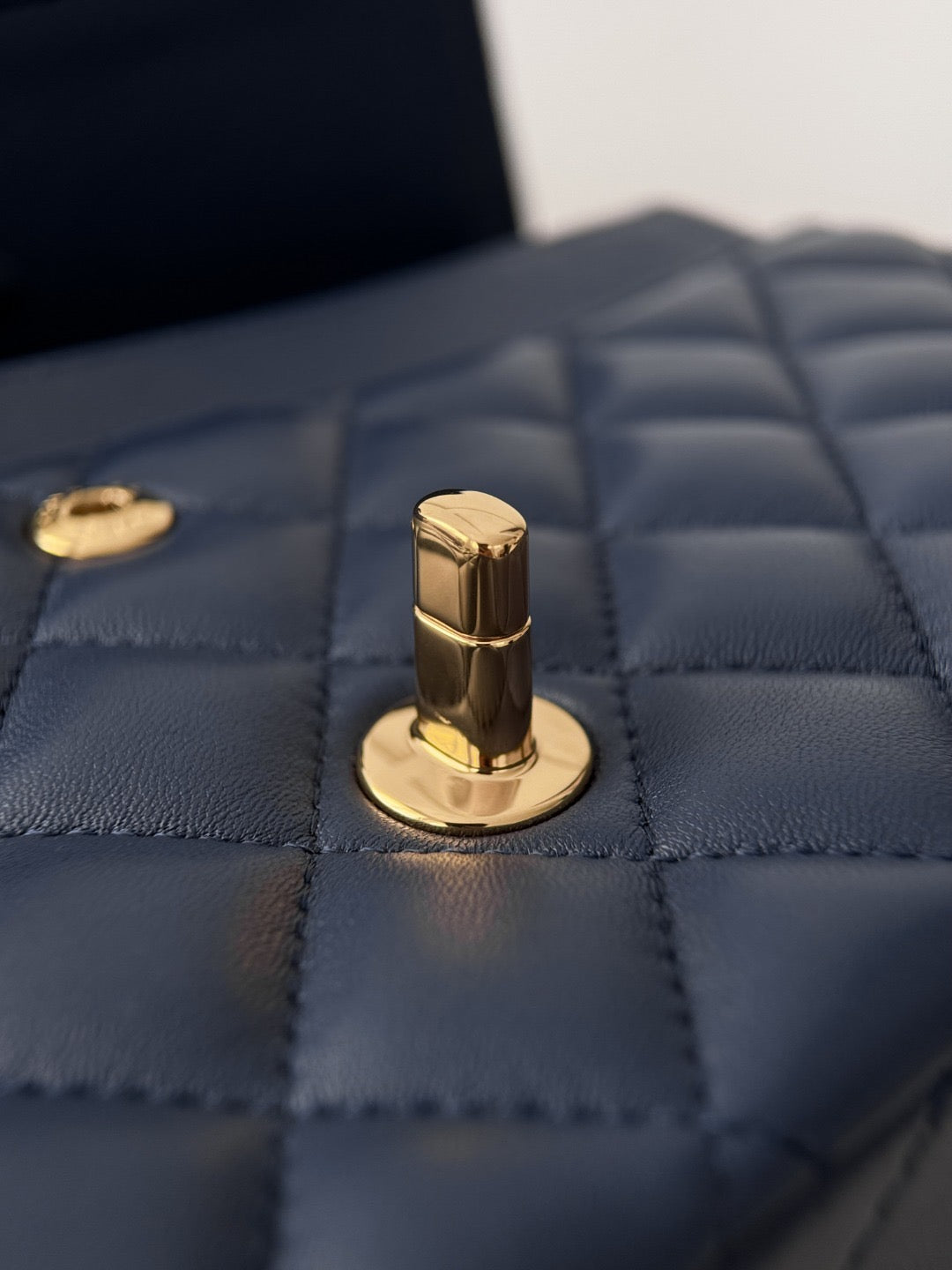 CLASSIC 25 GOLD HARDWARE