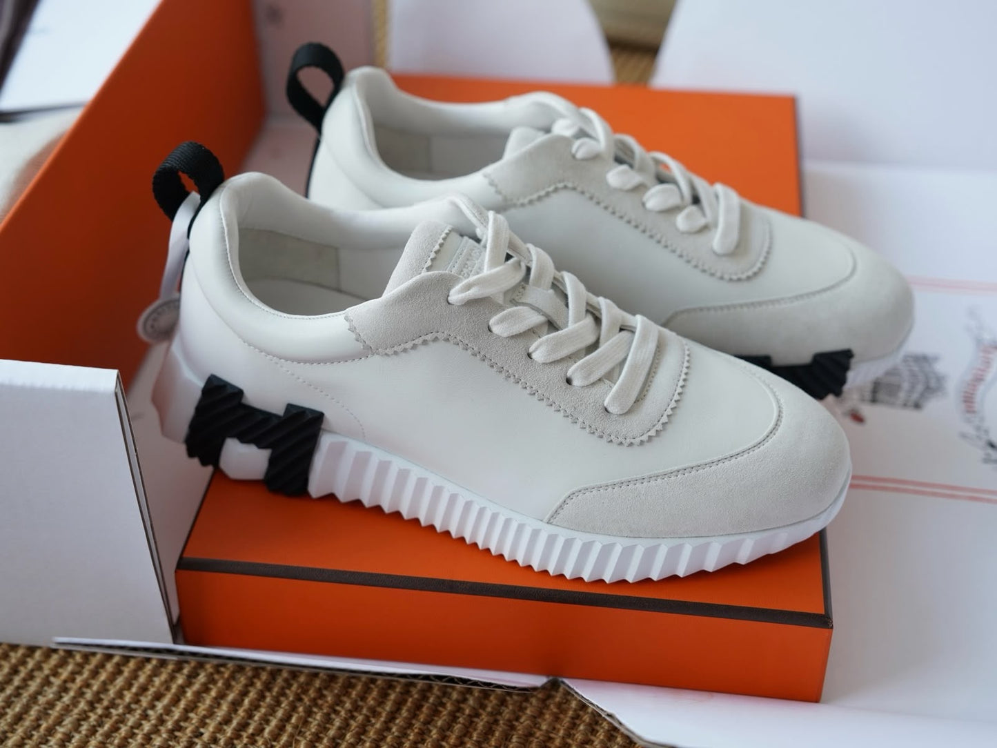 Bouncing sneaker