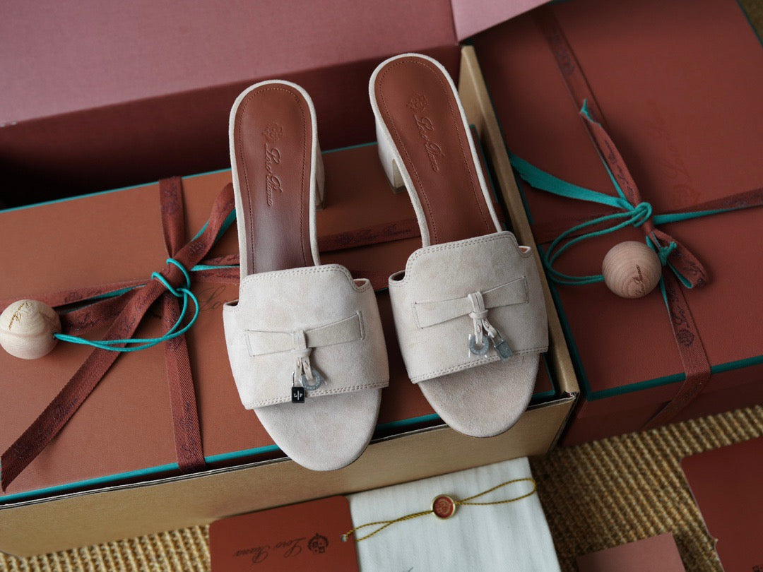 LORO SUMMER CHARMS SANDAL HEELED