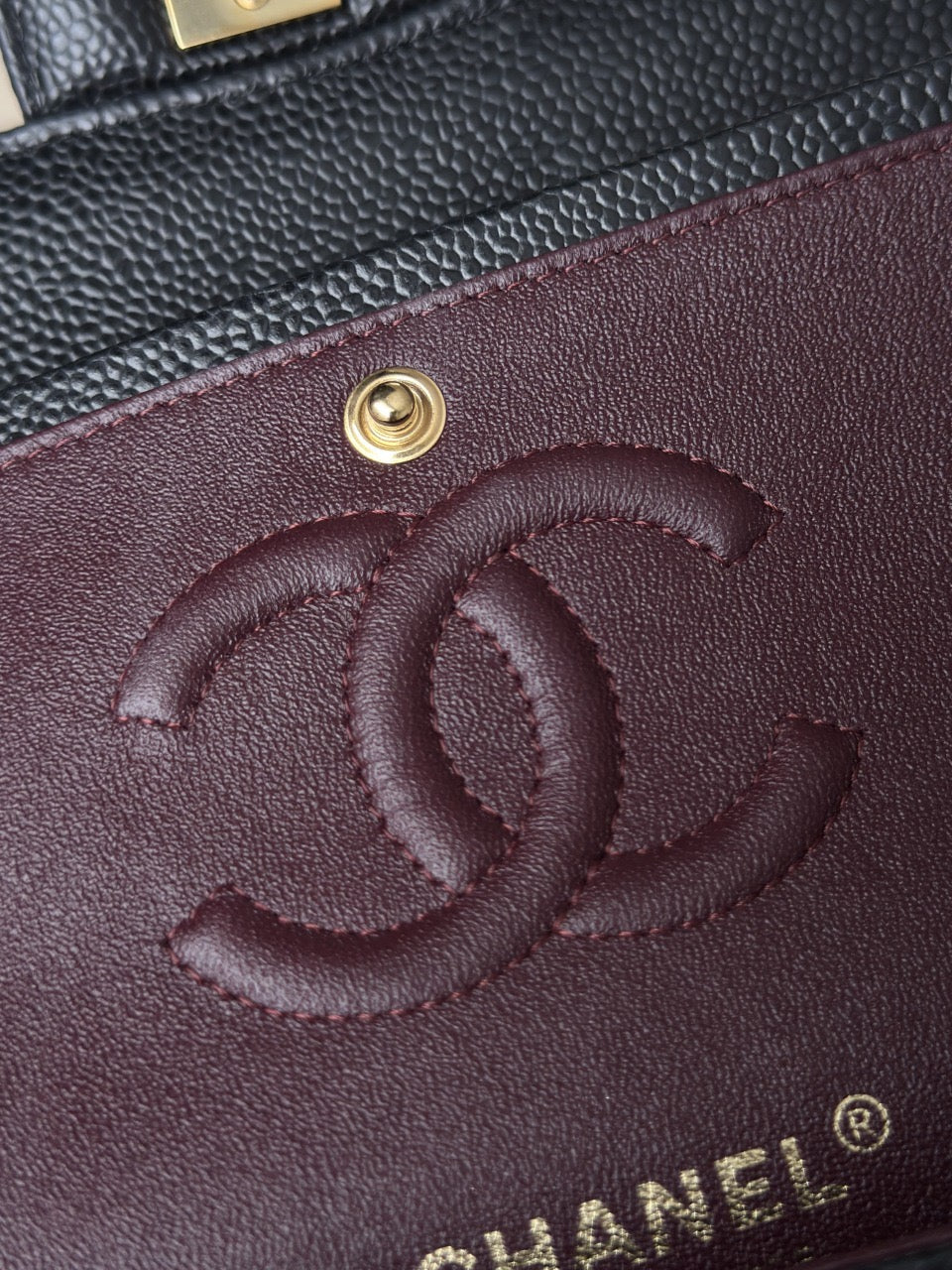 CLASSIC 23 CAVIAR GOLD HARDWARE