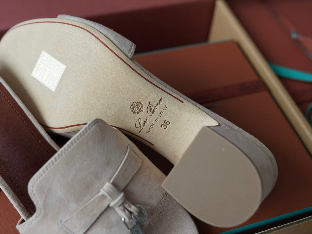 LORO SUMMER CHARMS SANDAL HEELED