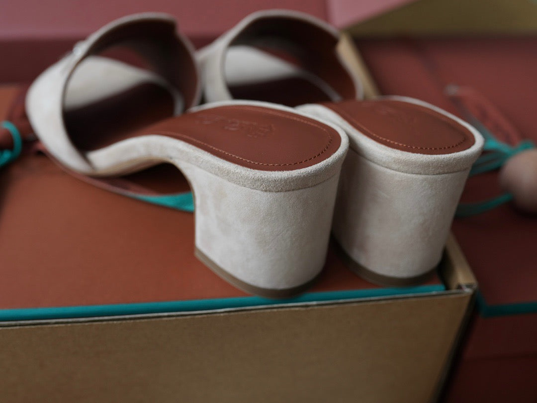 LORO SUMMER CHARMS SANDAL HEELED