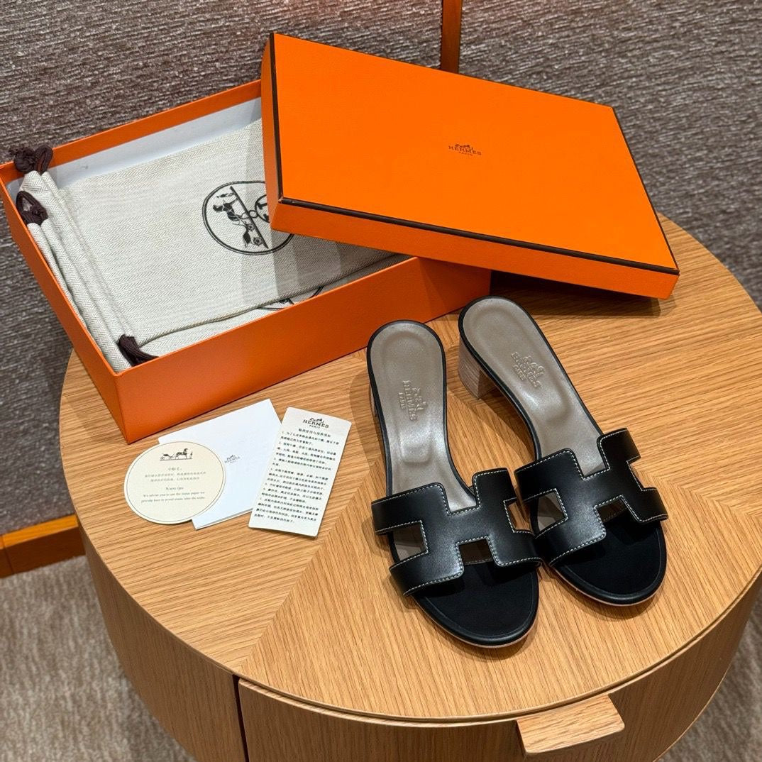 Oasis Sandal