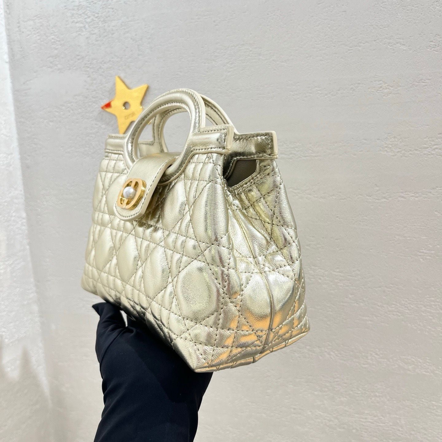 Jolie top handle