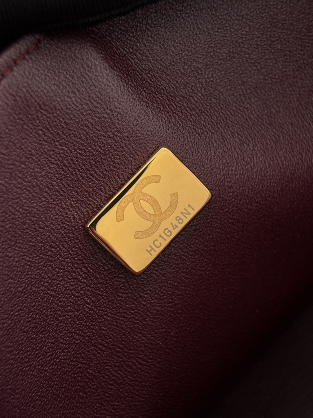 CLASSIC 25 CAVIAR GOLD HARDWARE