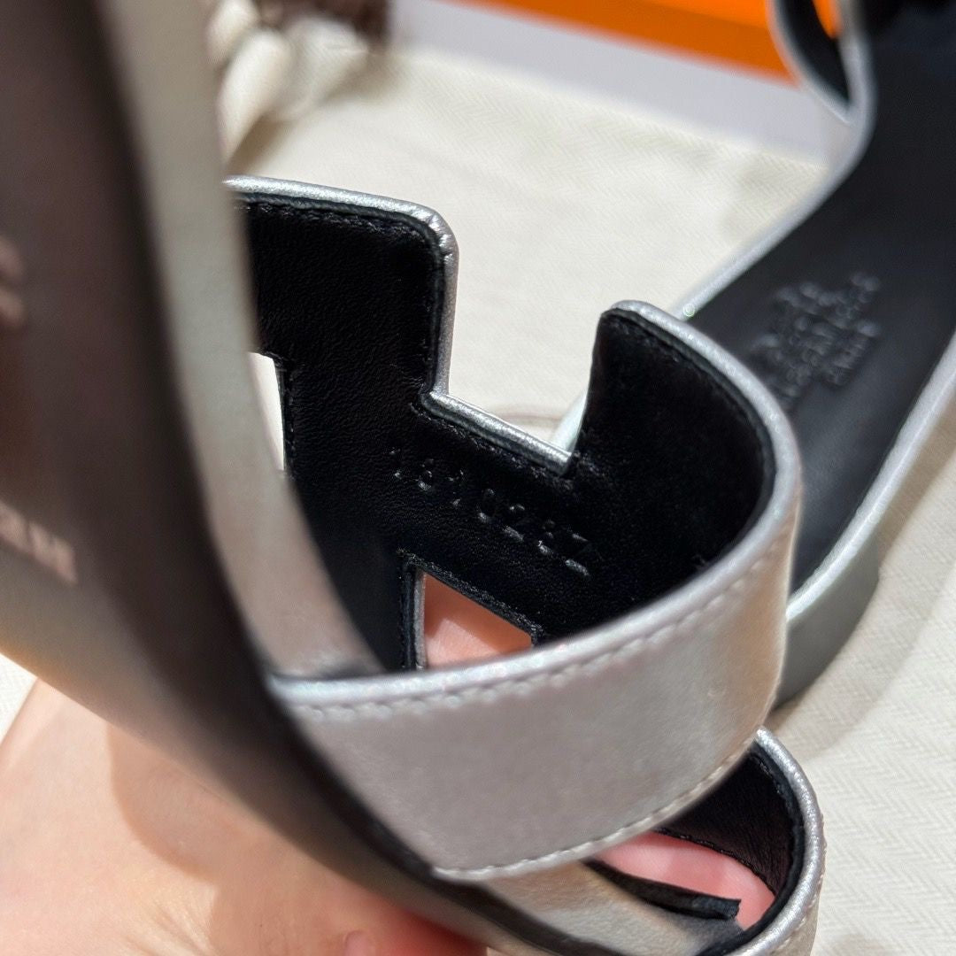 OASIS SANDAL