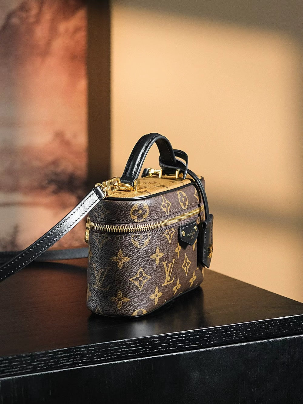 VANITY CHAIN POUCH