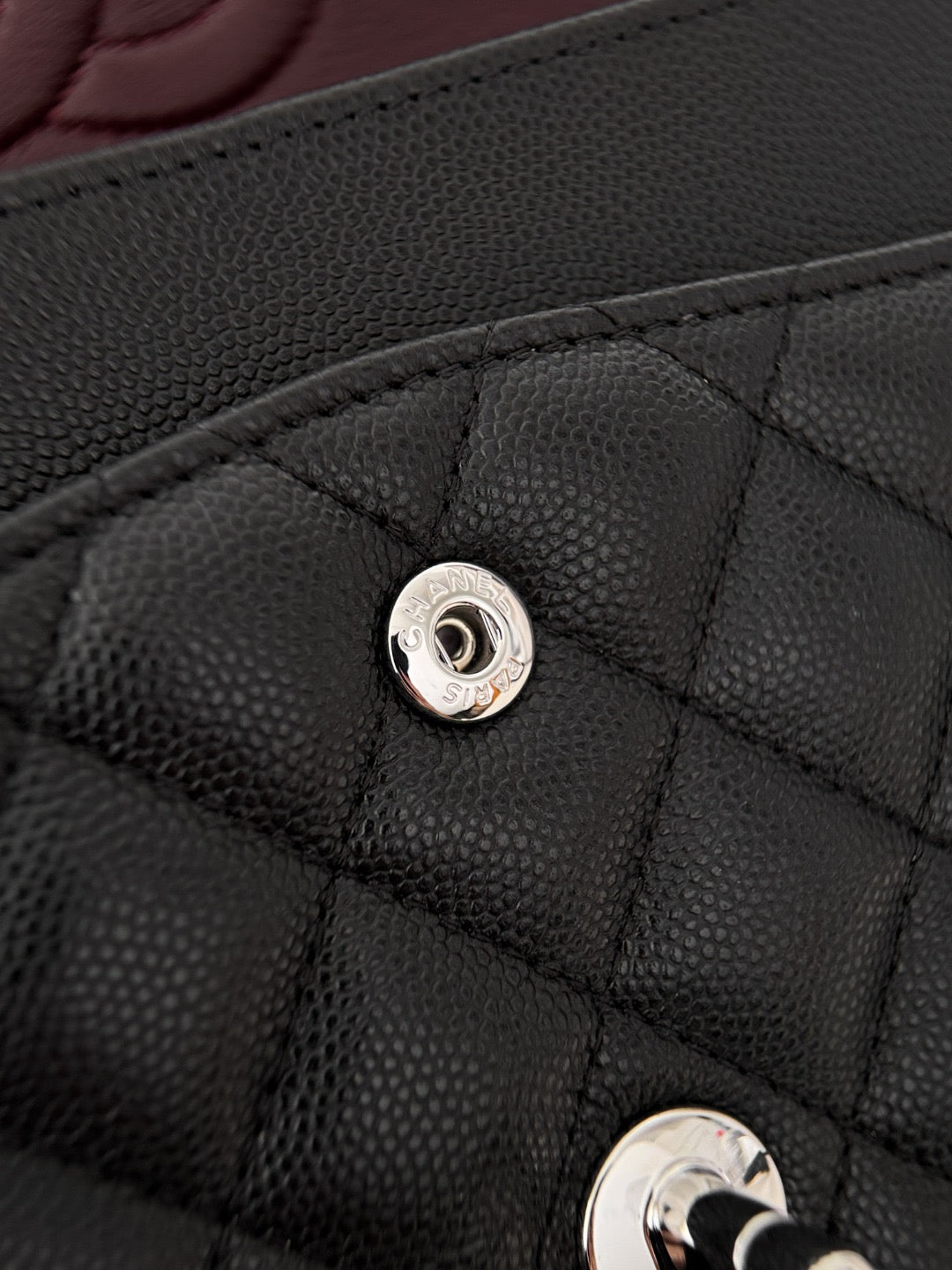 CLASSIC 25 CAVIAR SILVER HARDWARE