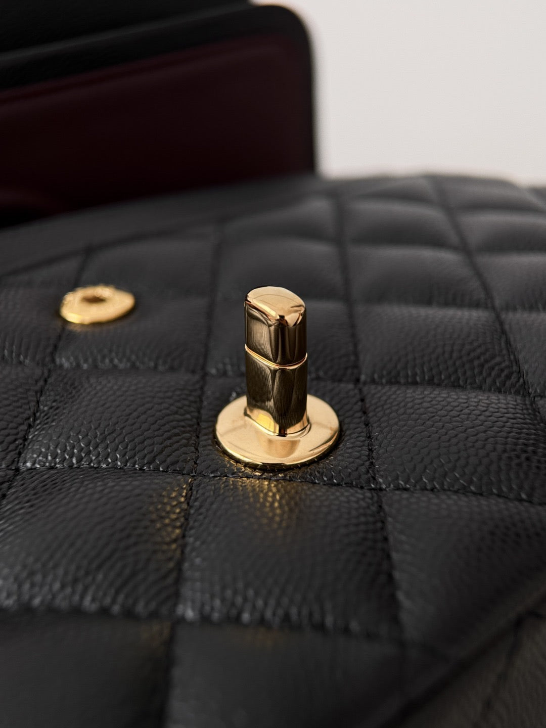 CLASSIC 25 CAVIAR GOLD HARDWARE