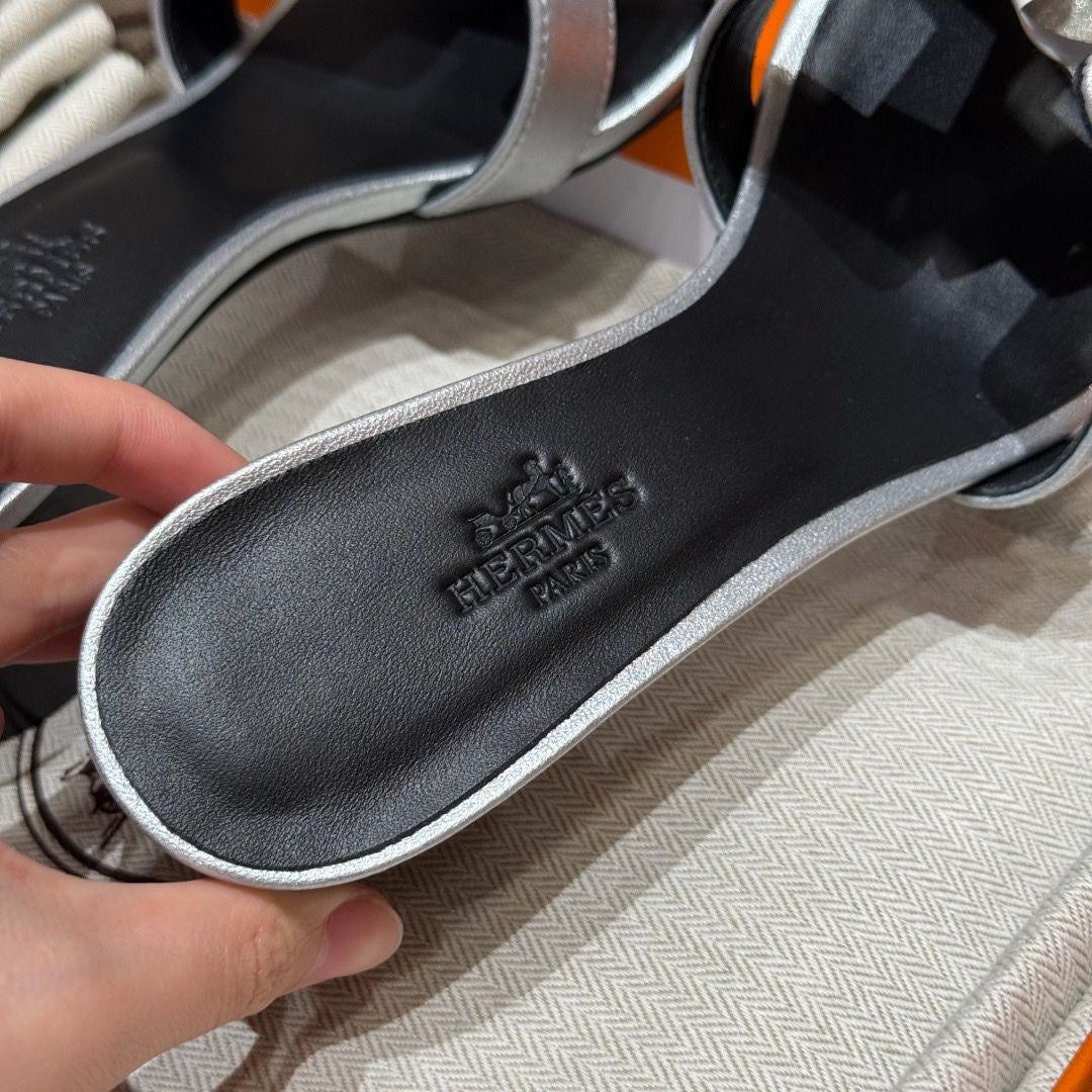 OASIS SANDAL