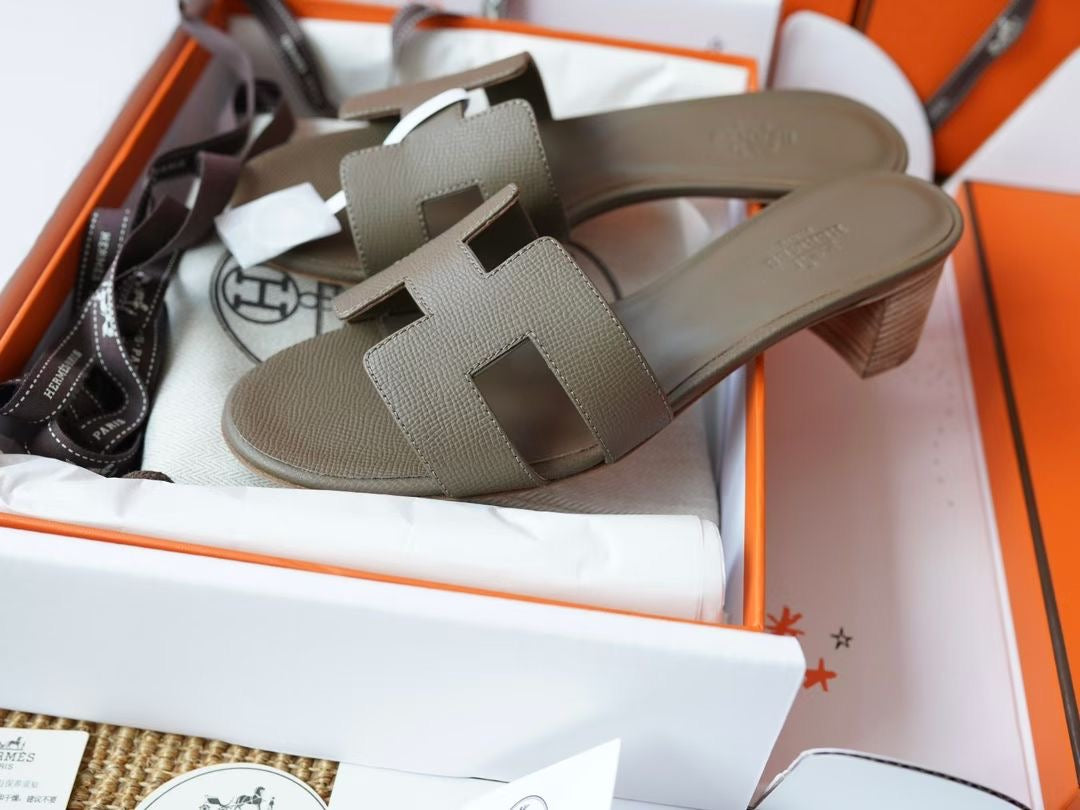 OASIS SANDAL