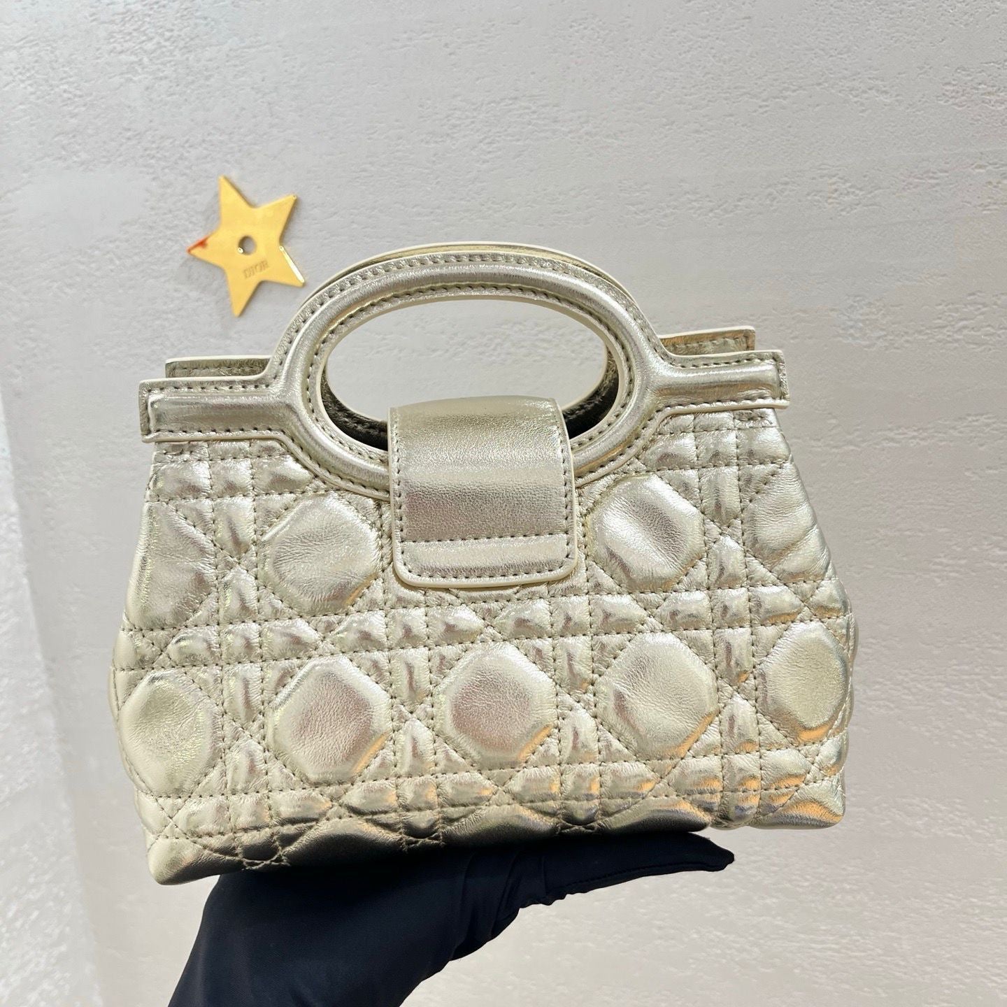 Jolie top handle