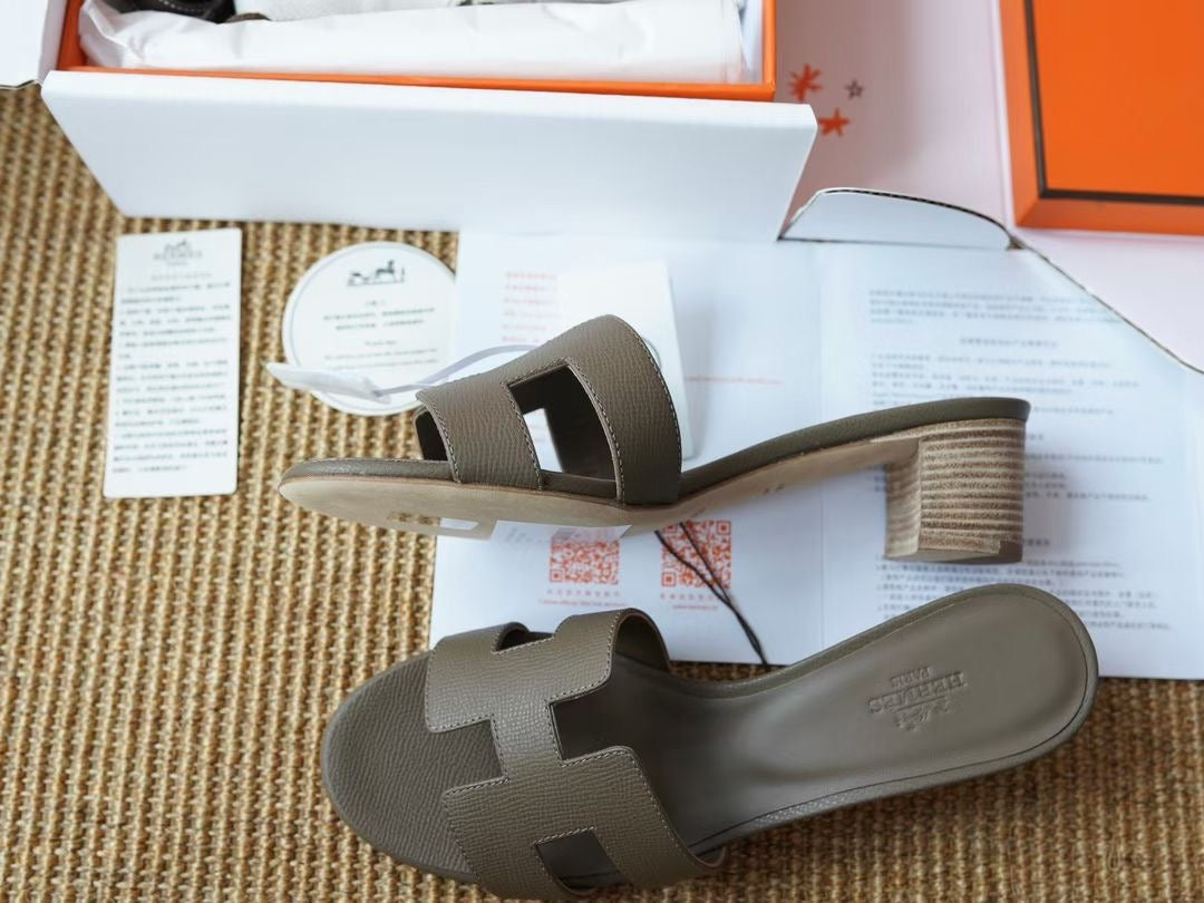 OASIS SANDAL