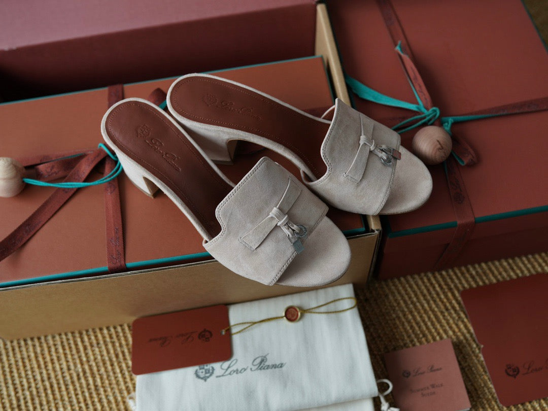 LORO SUMMER CHARMS SANDAL HEELED