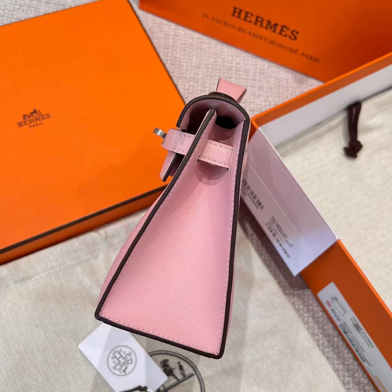 𝐊𝐞𝐥𝐥𝐲 𝐏𝐨𝐜𝐡𝐞𝐭𝐭𝐞 𝐅𝐫𝐚𝐧𝐜𝐞 𝐒𝐰𝐢𝐟𝐭 𝐋𝐞𝐚𝐭𝐡𝐞𝐫 - Sakura