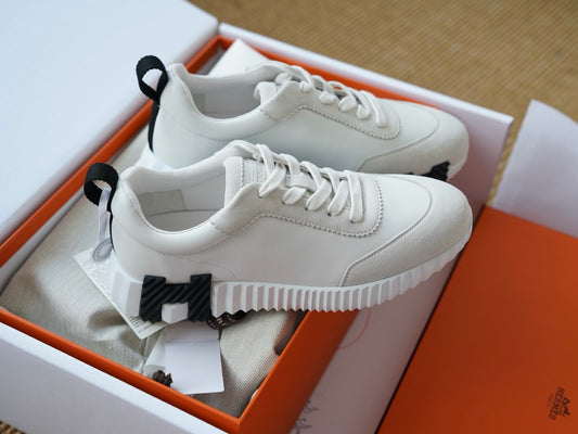 Bouncing sneaker