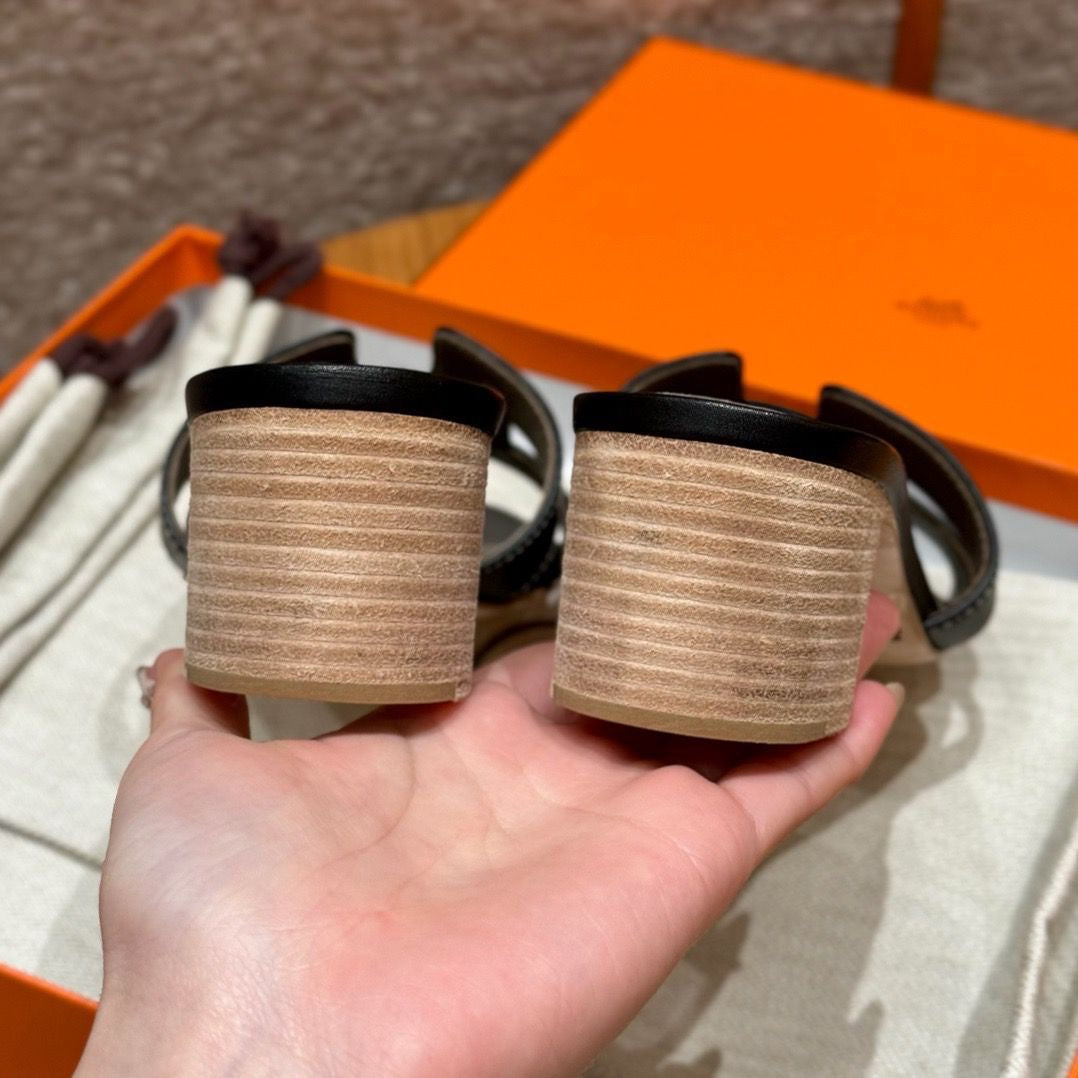 Oasis Sandal