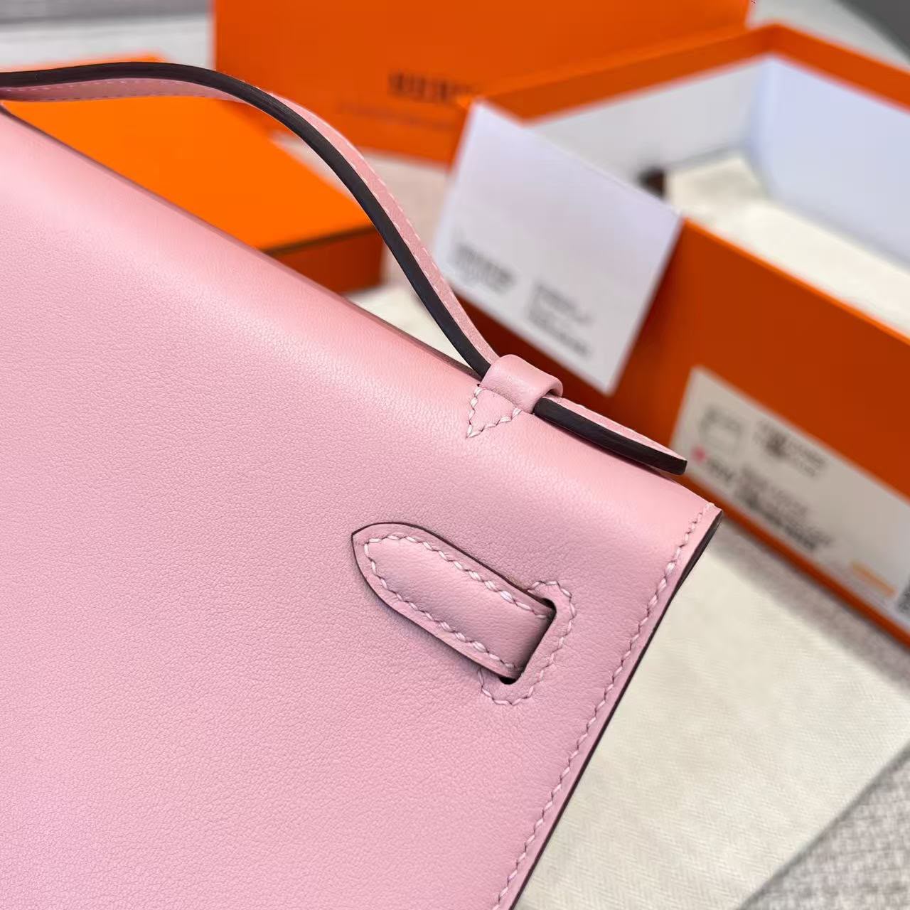 𝐊𝐞𝐥𝐥𝐲 𝐏𝐨𝐜𝐡𝐞𝐭𝐭𝐞 𝐅𝐫𝐚𝐧𝐜𝐞 𝐒𝐰𝐢𝐟𝐭 𝐋𝐞𝐚𝐭𝐡𝐞𝐫 - Sakura