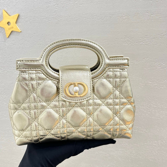 Jolie top handle