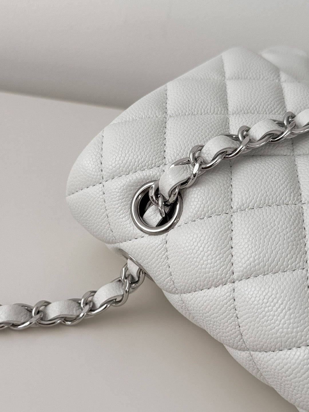 CLASSIC 25 CAVIAR SILVER HARDWARE