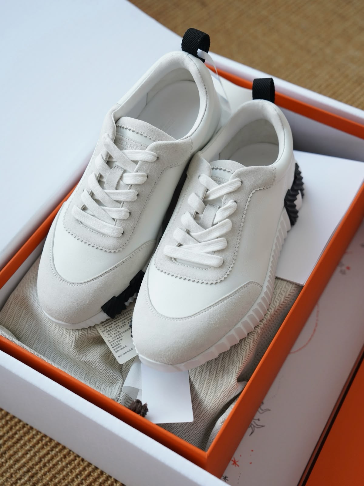 Bouncing sneaker