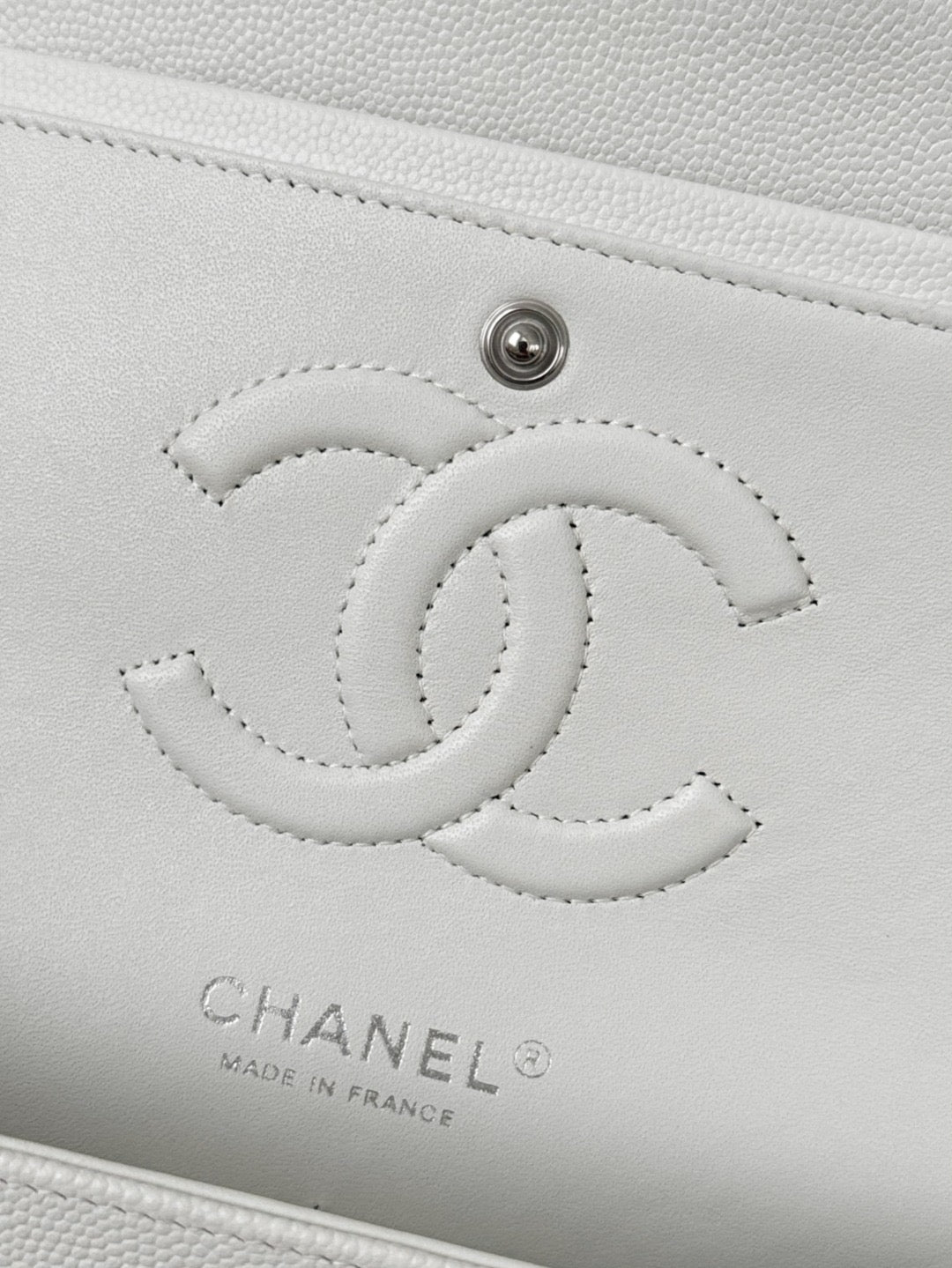 CLASSIC 25 CAVIAR SILVER HARDWARE